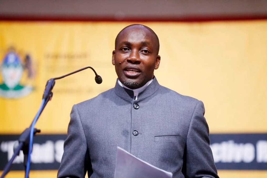 Mxolisi Kaunda biography: age, origin, wife, parents, family, education, qualifications, career and contact details Mxolisi Kaunda biography: age, origin, wife, parents, family, education, qualifications, career and contact details