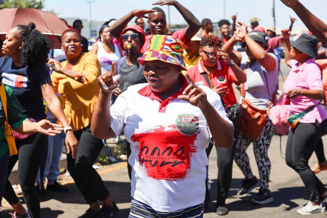 Westbury resident put an end to Nehawu protest outside Rahima Moosa Hospital Westbury resident put an end to Nehawu protest outside Rahima Moosa Hospital