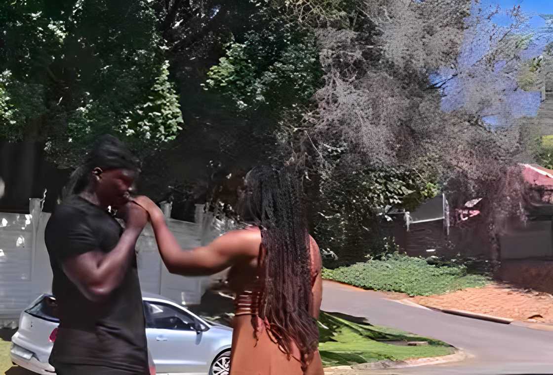 TikTok users were touched by a guy's sweet gesture towards his girlfriend TikTok users were touched by a guy's sweet gesture towards his girlfriend