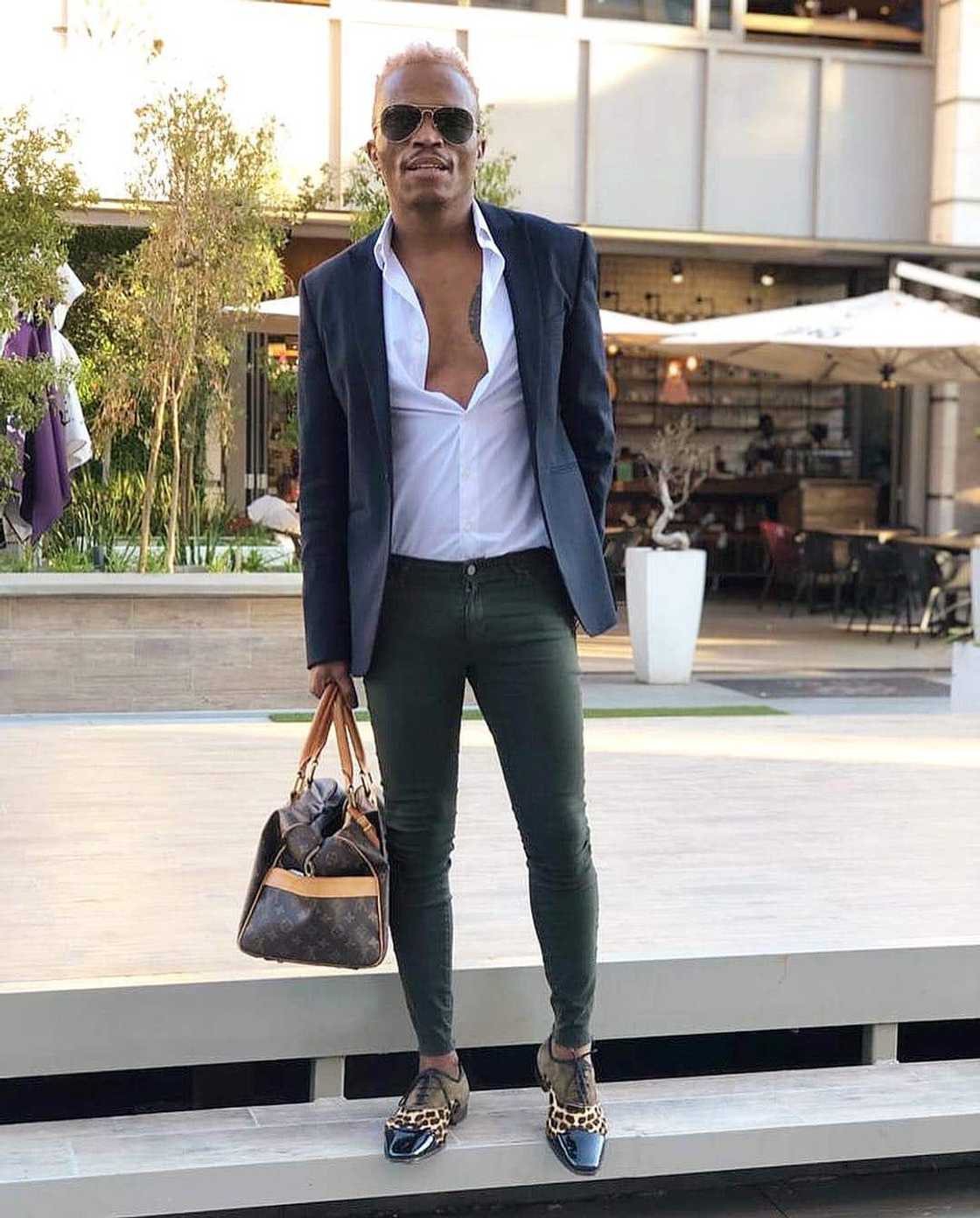 Somizi Mhlongo's bio Somizi Mhlongo's bio