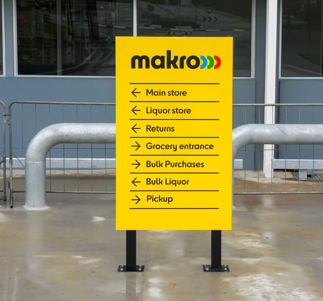 Makro has expansive aisles in store