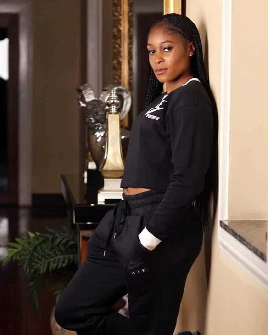 Elaine Thompson Elaine Thompson