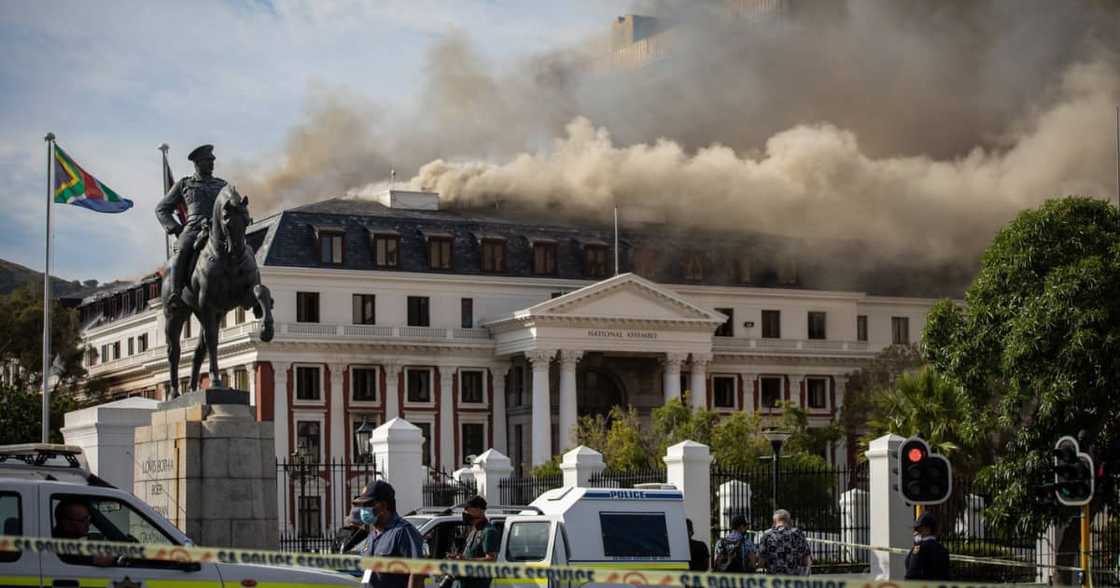 Parliament, National Assembly, Cape Town, Fire, Reignite, Roof, Social media, Firefighters, Economic Freedom Fighters, EFF, Pretoria, ANC Parliament, National Assembly, Cape Town, Fire, Reignite, Roof, Social media, Firefighters, Economic Freedom Fighters, EFF, Pretoria, ANC