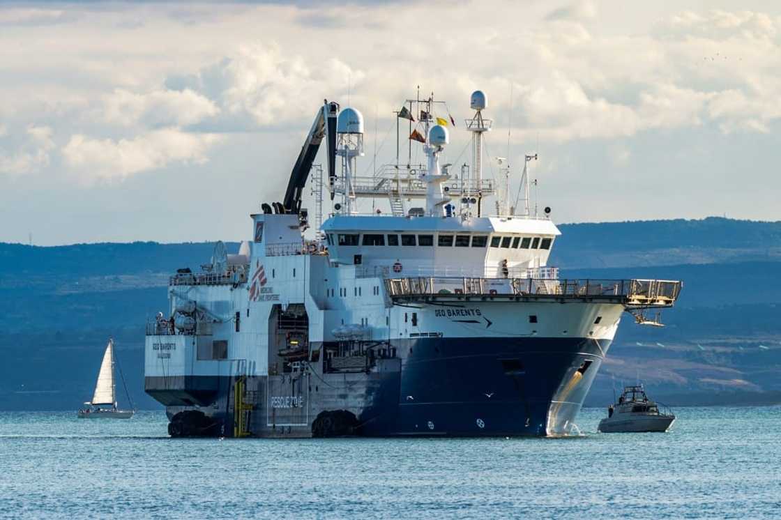 Two Syrians on Monday jumped from the charity ship Geo Barents into the water