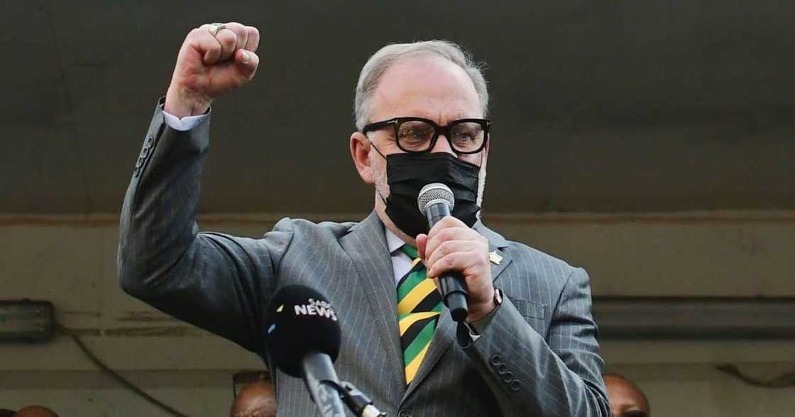 Carl Niehaus Continues to Protest Against Zuma's Arrest, Despite Charges Against Him Carl Niehaus Continues to Protest Against Zuma's Arrest, Despite Charges Against Him
