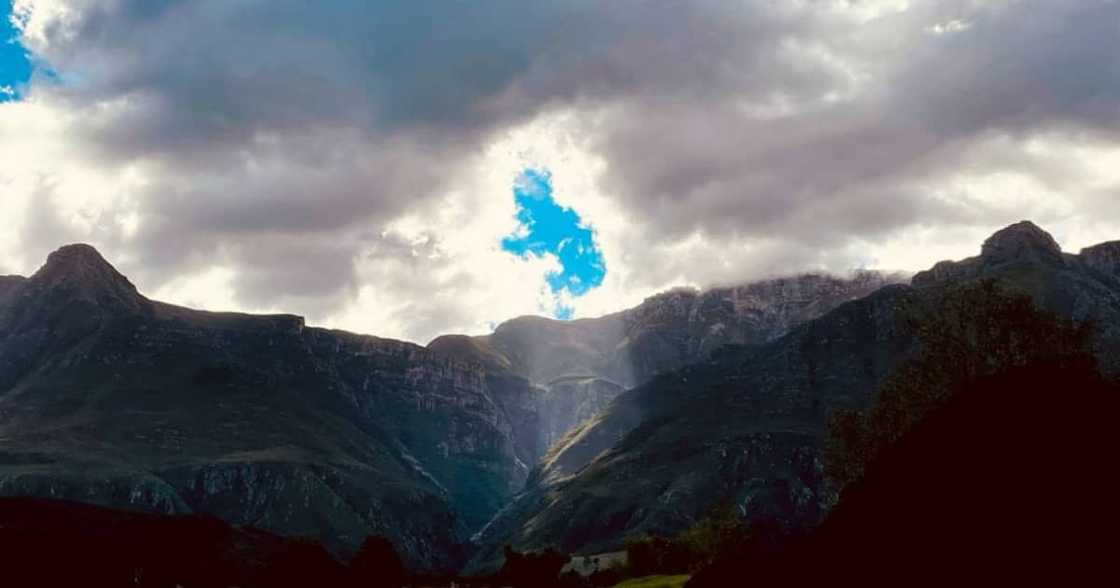 Baby in the clouds has Mzansi marvelling at the sky over Swellendam