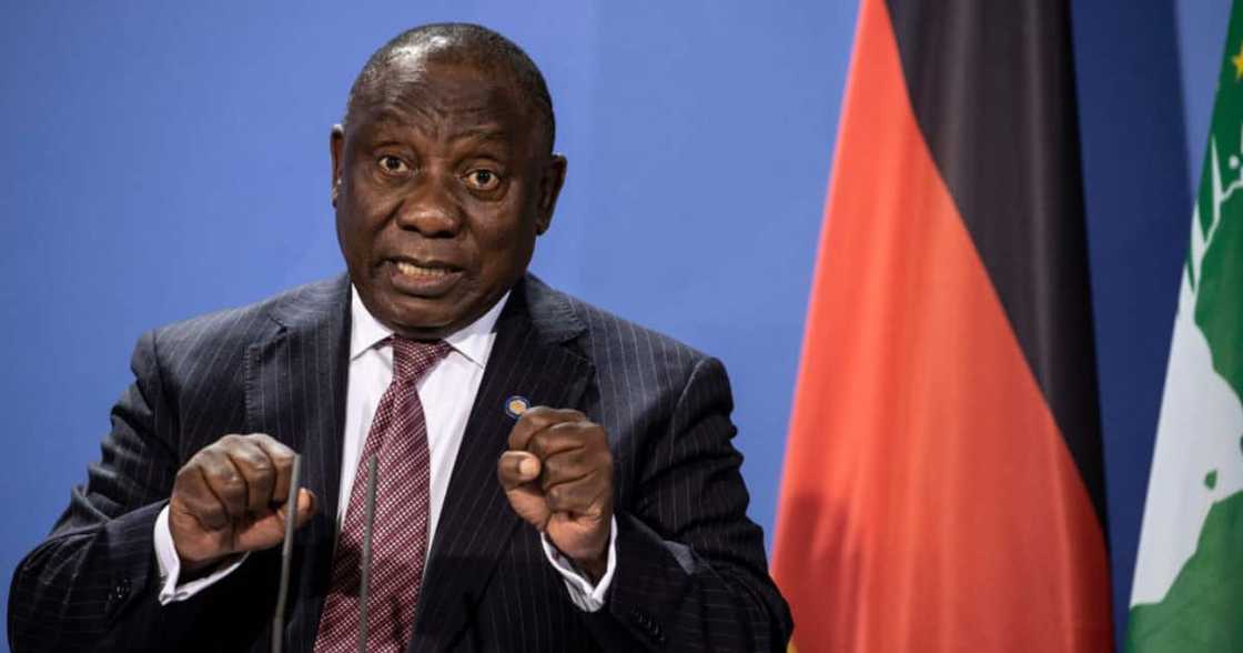 Peeps Throw Shade Serious at Ramaphosa, SA Left Laughing: #VoetsekRamaphosa Peeps Throw Shade Serious at Ramaphosa, SA Left Laughing: #VoetsekRamaphosa