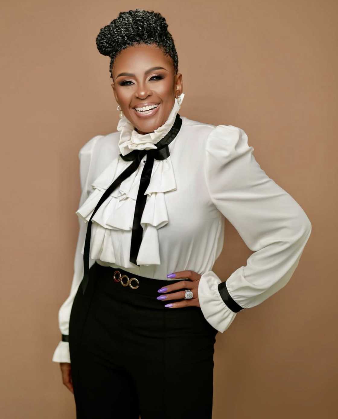 Basetsana Kumalo was honoured with an award Basetsana Kumalo was honoured with an award