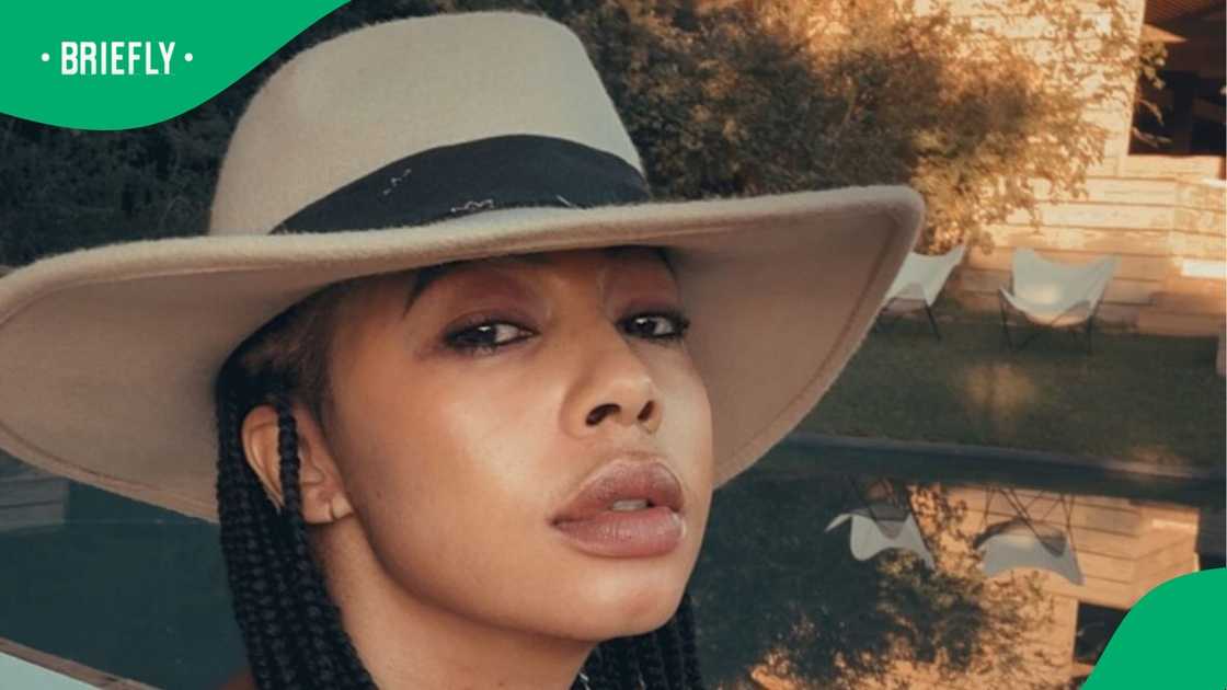 Kelly Khumalo flaunts her curves Kelly Khumalo flaunts her curves
