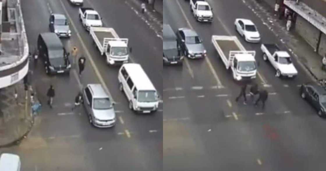Crime, robbery, robber, security officers, robbery in progress, viral video, CCTV footage, trending, reactions Crime, robbery, robber, security officers, robbery in progress, viral video, CCTV footage, trending, reactions
