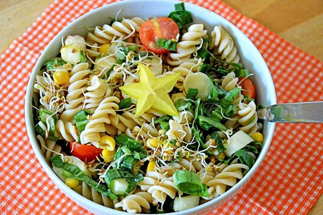 How to prepare the best curry noodle salad How to prepare the best curry noodle salad