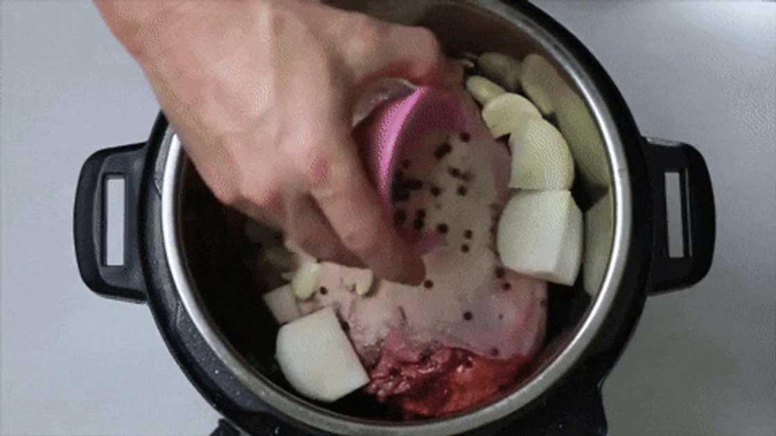 Cooking beef tongue in a pressure cooker Cooking beef tongue in a pressure cooker