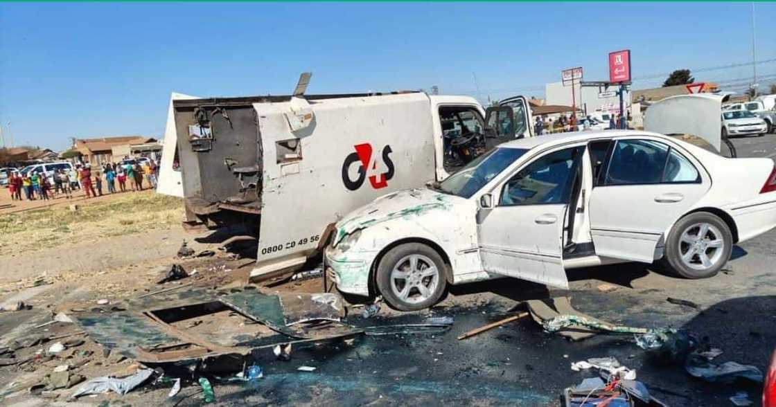 Cash-in-transit vehicle was robbed in Tembisa Cash-in-transit vehicle was robbed in Tembisa