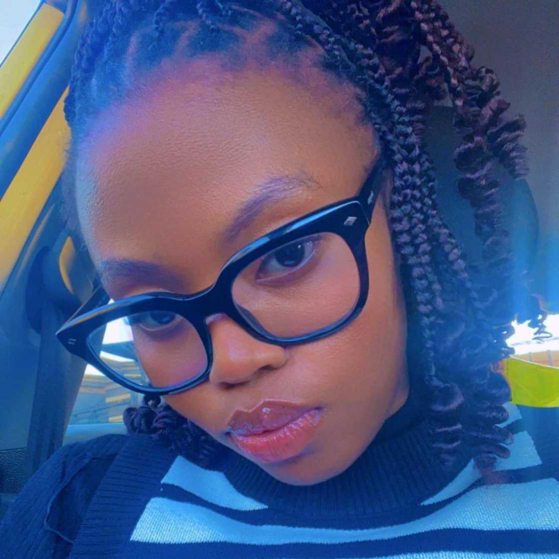 Social media users were shocked to see a woman receiving a car from her man when it was not even her birthday Social media users were shocked to see a woman receiving a car from her man when it was not even her birthday