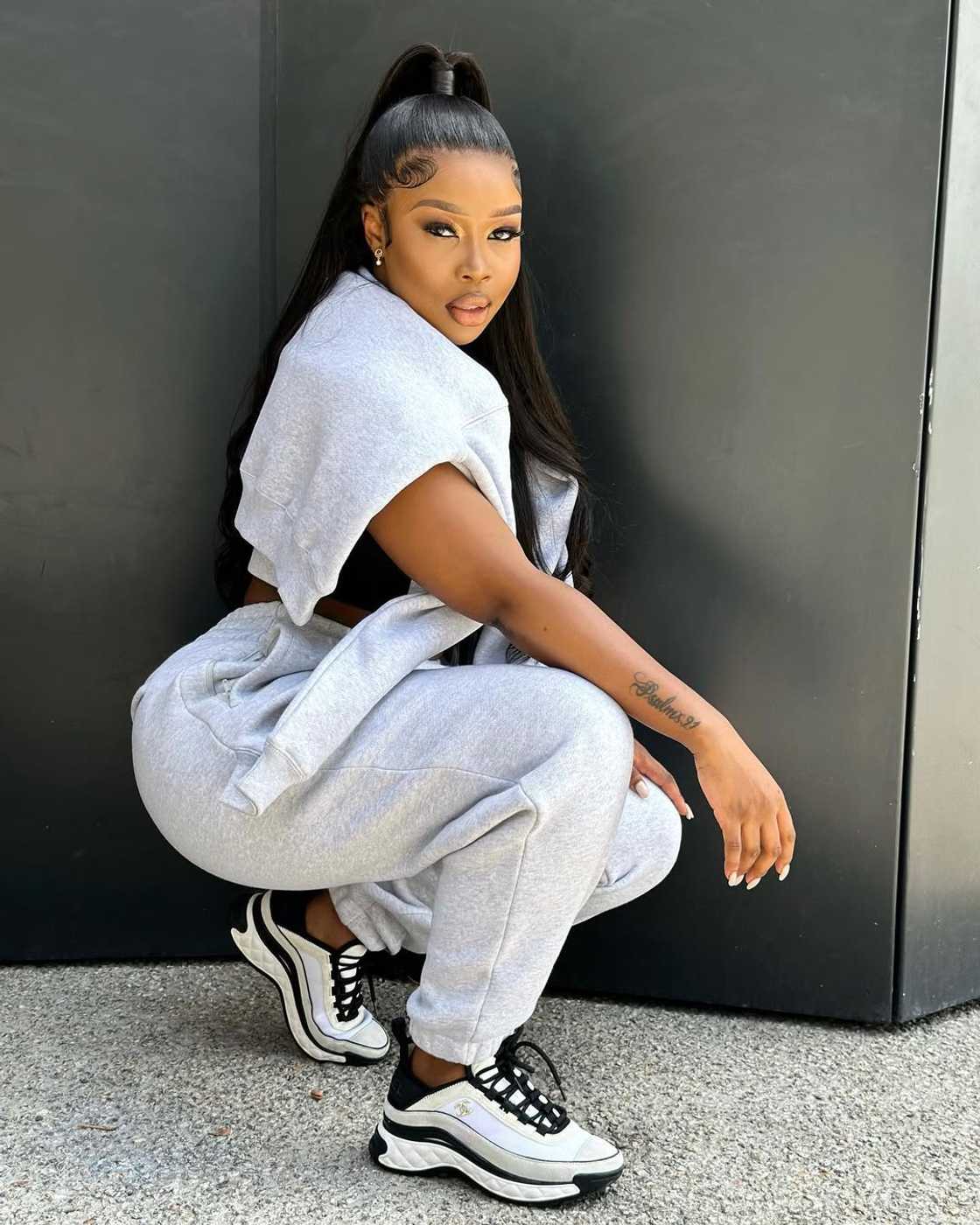 Who is Sithelo Shozi's Zimbabwean fiancé?