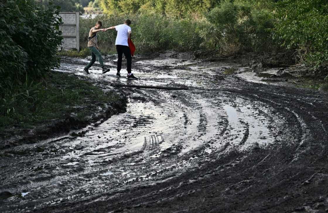 Russian forces targeted the Karachun dam with a salvo of missiles, damaging the hydraulic structures regulating the flow of the Inhulets river