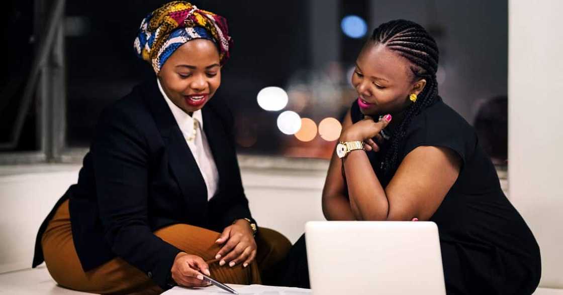 Four-day work week Four-day work week