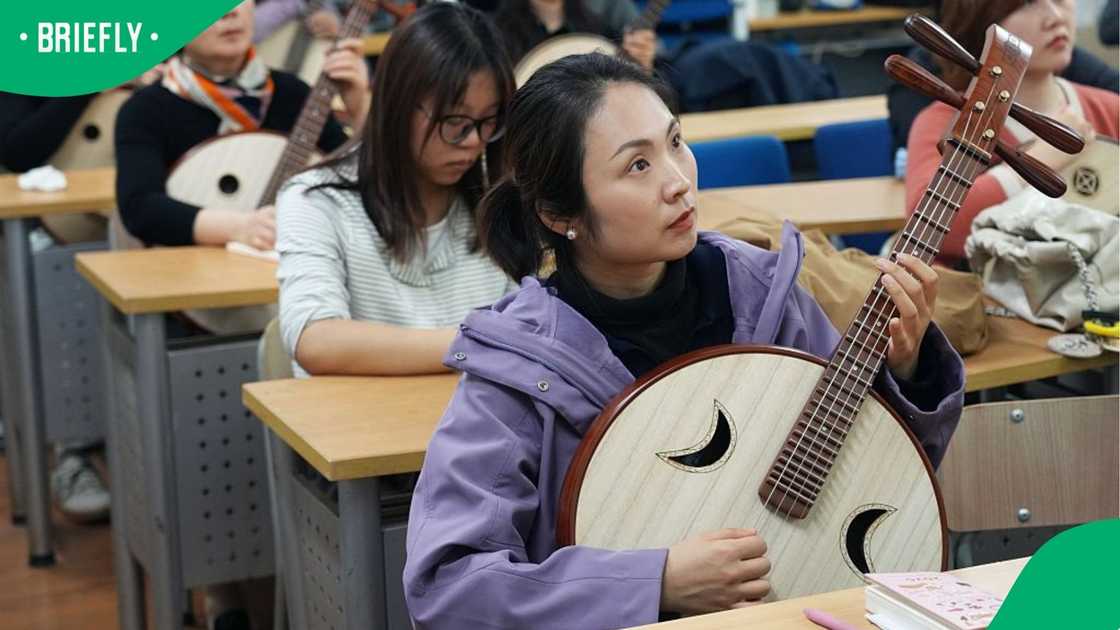 Women learning to play the ruan.