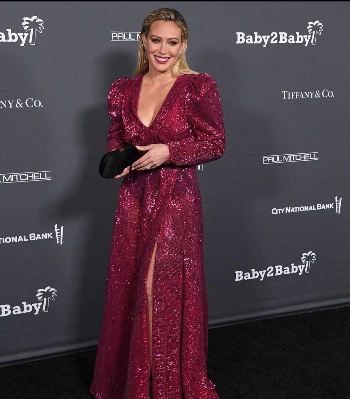 How does Hilary duff make money? How does Hilary duff make money?
