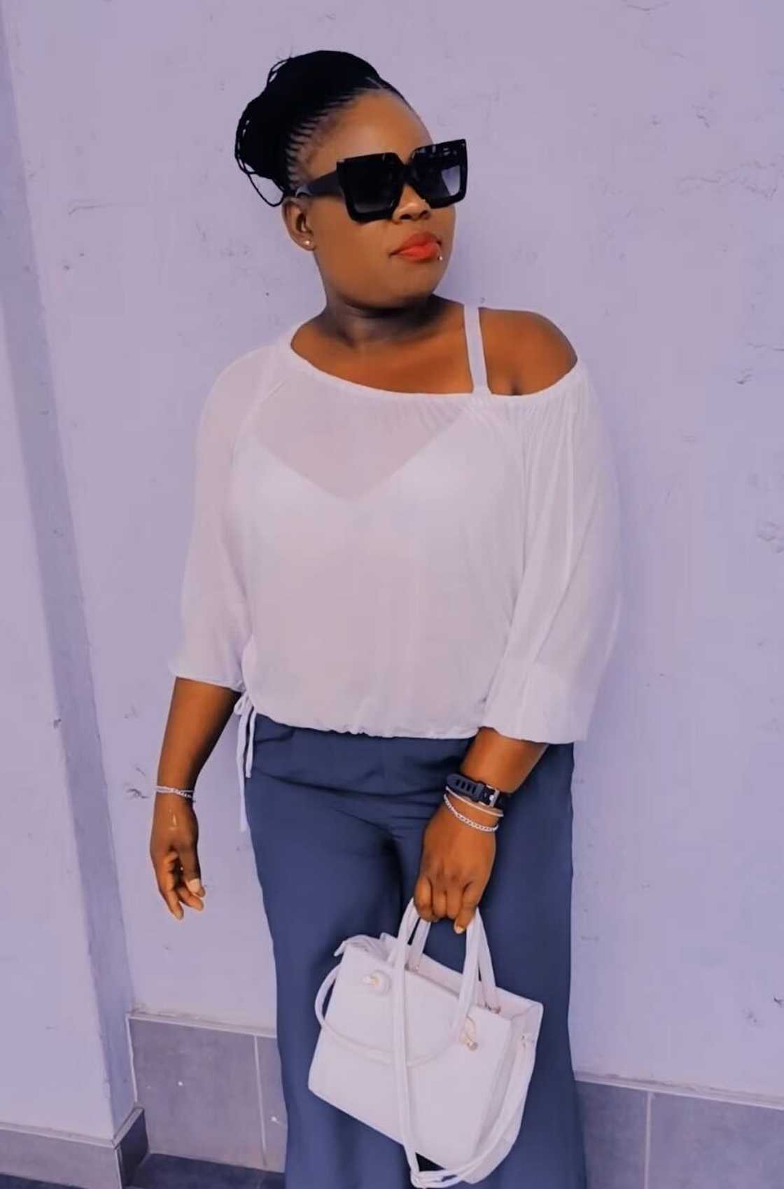 A young woman displayed her beautiful shack living, captivating South Africans. A young woman displayed her beautiful shack living, captivating South Africans.
