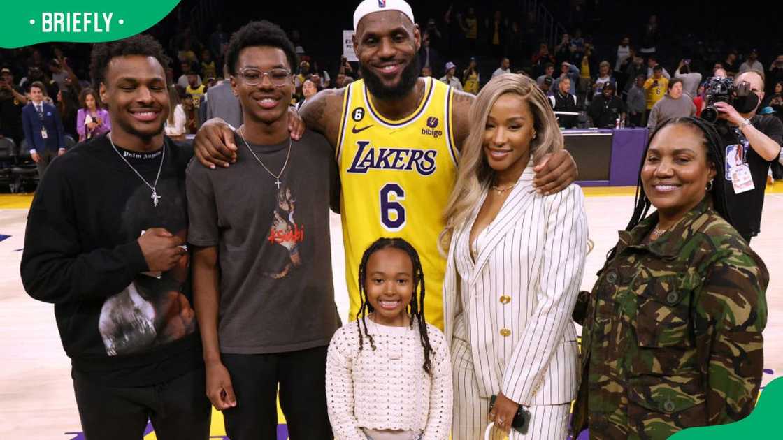 LeBron James posing for a photo with his family members, Bronny, Bryce, Zhuri, Savannah and Gloria (L-R)