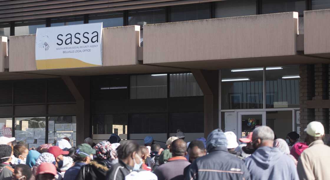 SASSA recipients gathered outside the offices waiting for payments SASSA recipients gathered outside the offices waiting for payments