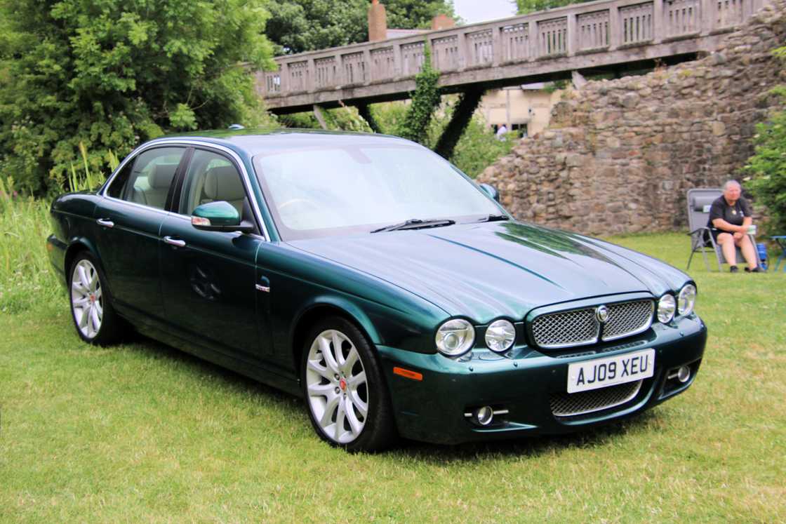 Jaguar owner finds car burnt to crisp after mechanic orders him to leave, return with wires