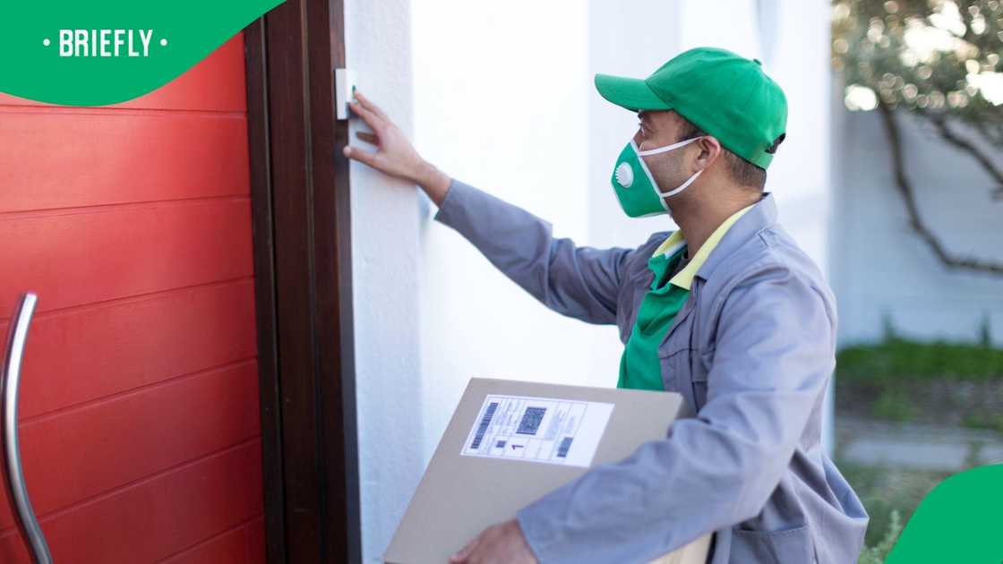 A delivery man was robbed while doing deliveries A delivery man was robbed while doing deliveries