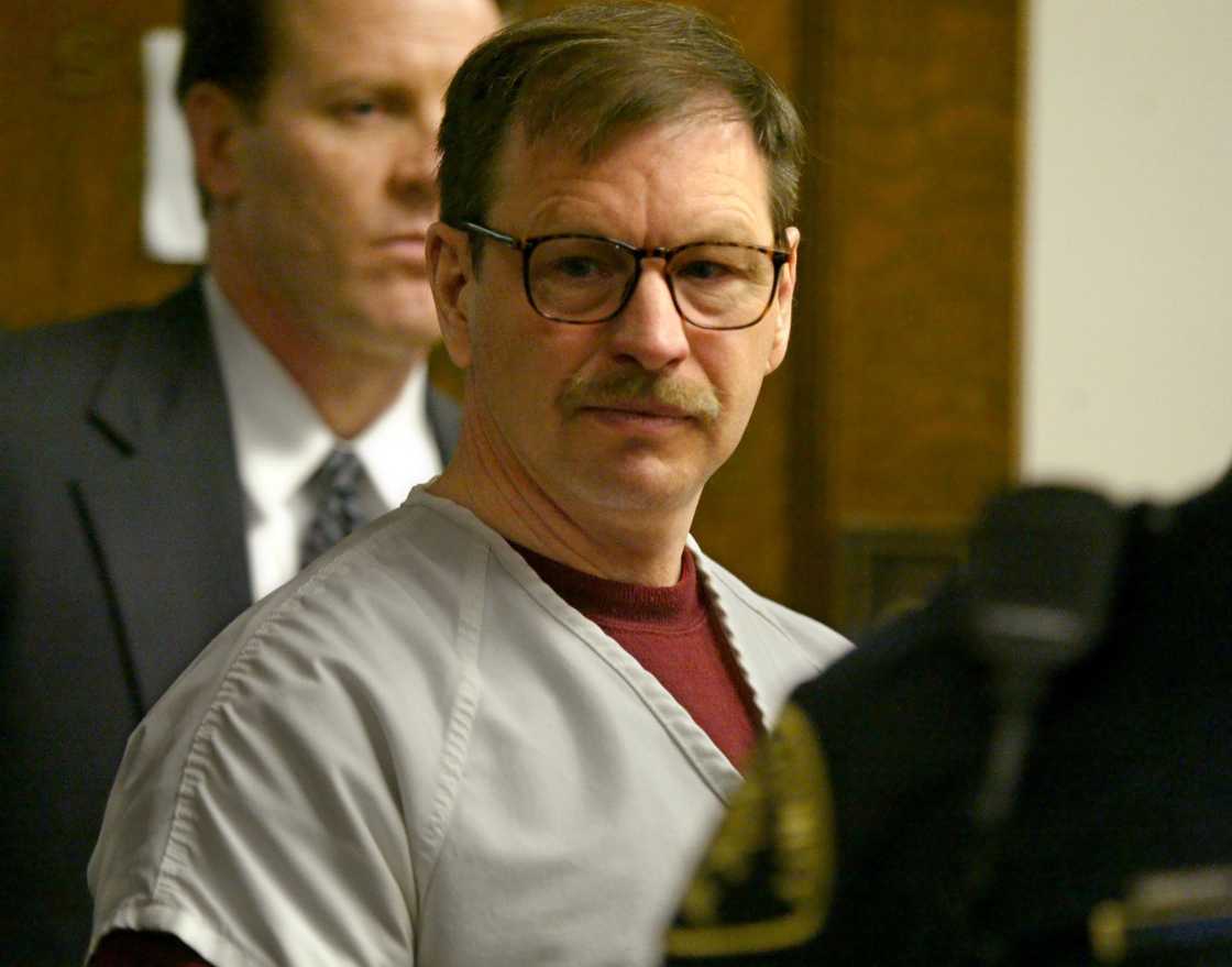 Gary Ridgway prepares to leave the courtroom Gary Ridgway prepares to leave the courtroom