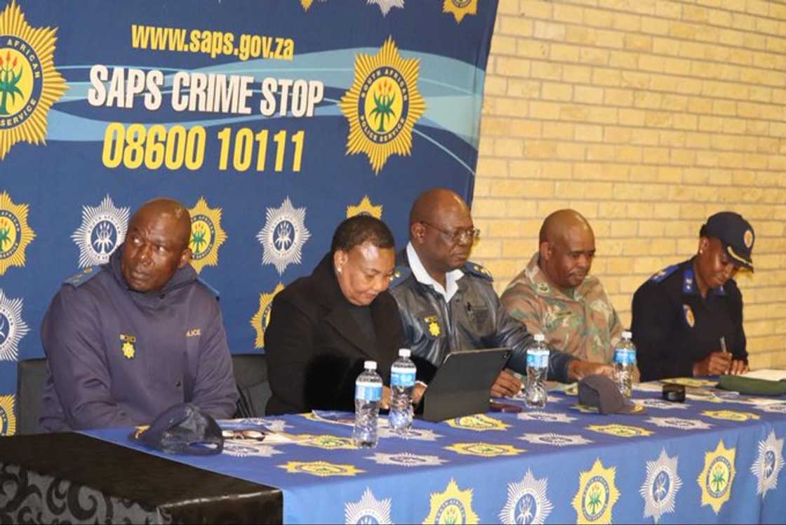 SAPS officers SAPS officers