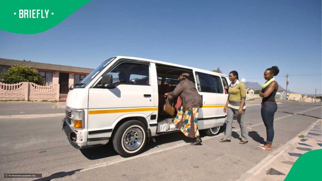Young man in taxi makes entire transport laugh Young man in taxi makes entire transport laugh