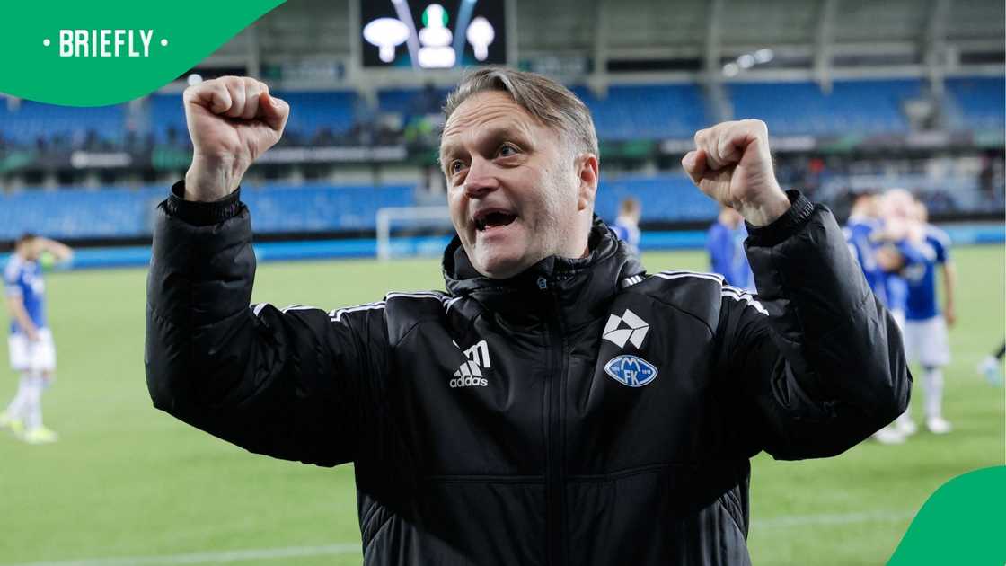 Molde coach Erling Moe has welcomed Samukelo Kabini to his squad. Molde coach Erling Moe has welcomed Samukelo Kabini to his squad.
