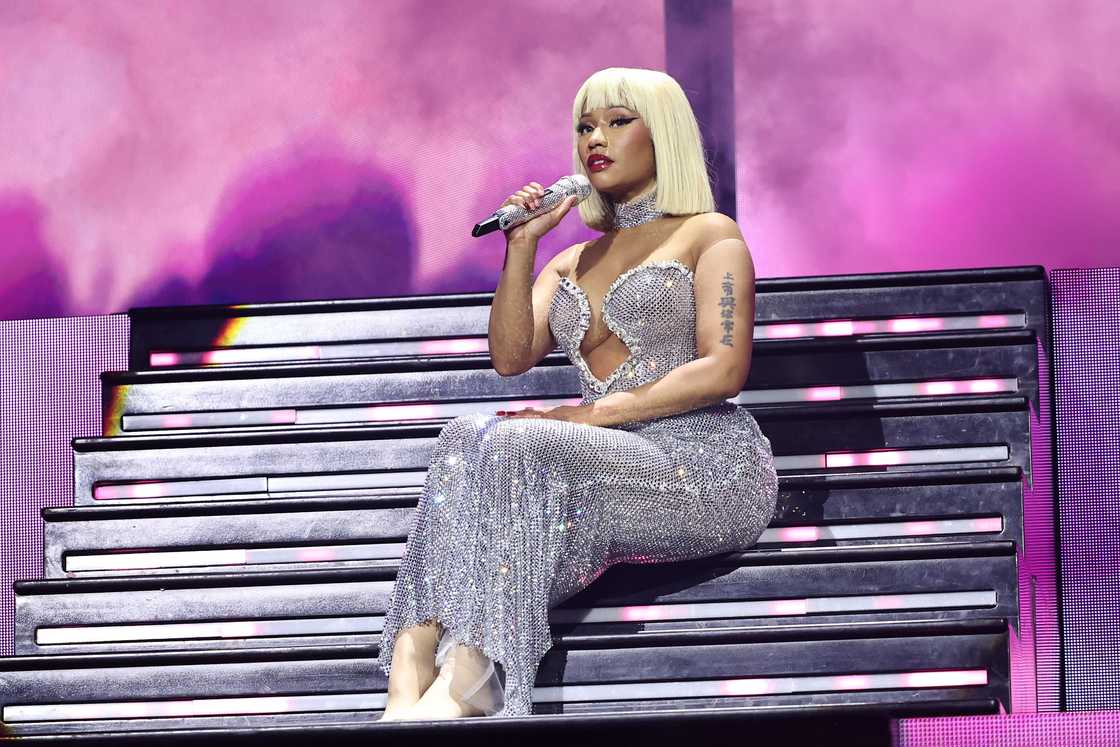 Netizens reacted to the war between Cardi B and Nicki Minaj