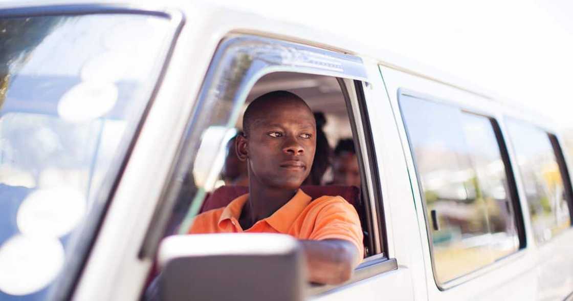 Man insults young lady in vehicle for refusing to give him her number Man insults young lady in vehicle for refusing to give him her number