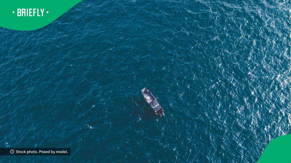 SA ladies stuck in middle of ocean SA ladies stuck in middle of ocean