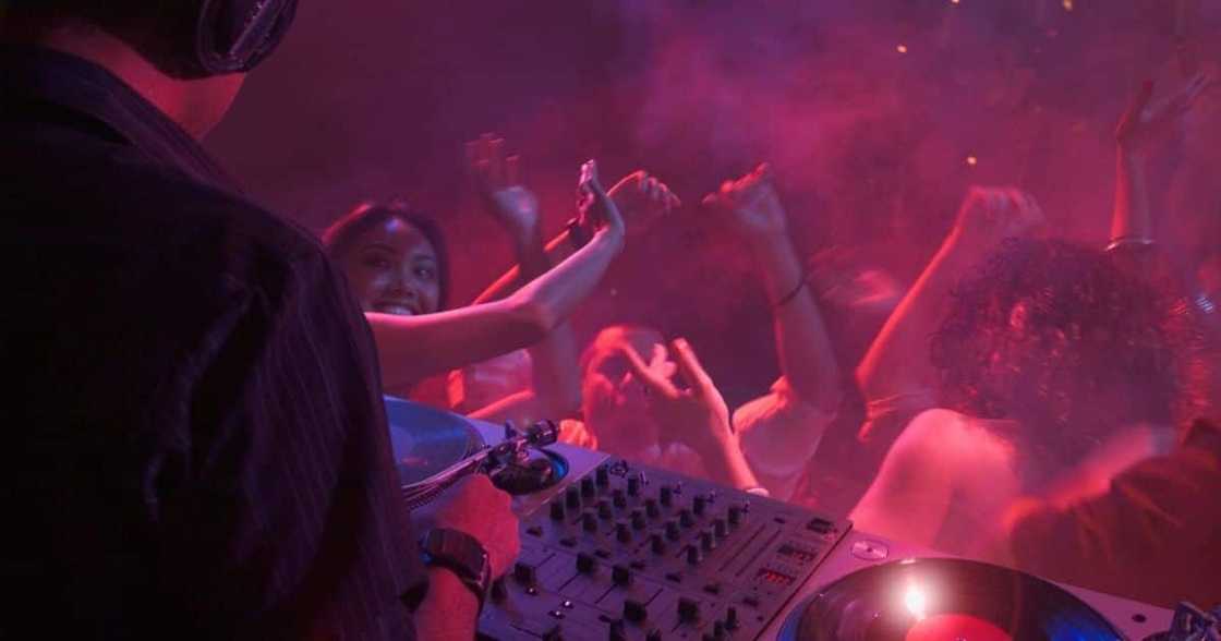 Peeps, Throw Shade, DJ, Enough of Amapiano, Mzansi, Music Peeps, Throw Shade, DJ, Enough of Amapiano, Mzansi, Music