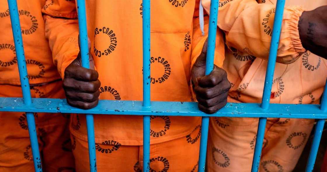 A group of prisoners were broken out by heavily armed men A group of prisoners were broken out by heavily armed men