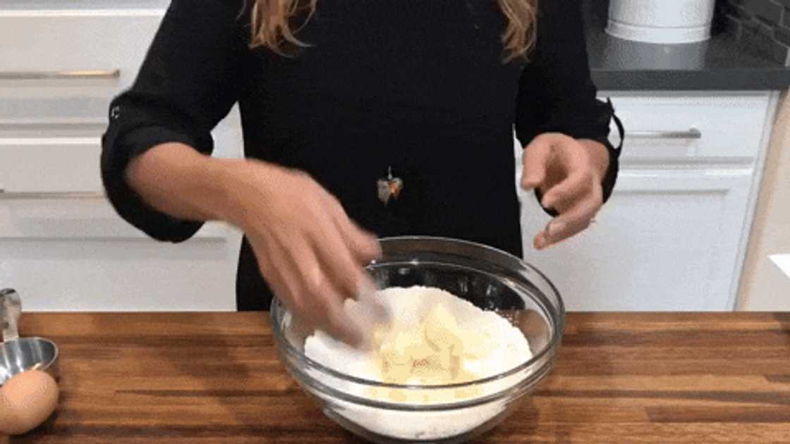 Mix butter and flour Mix butter and flour
