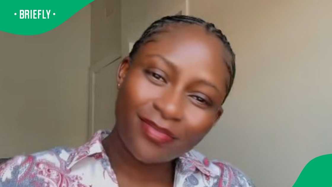 Nigerian woman amazed by South African school report cards