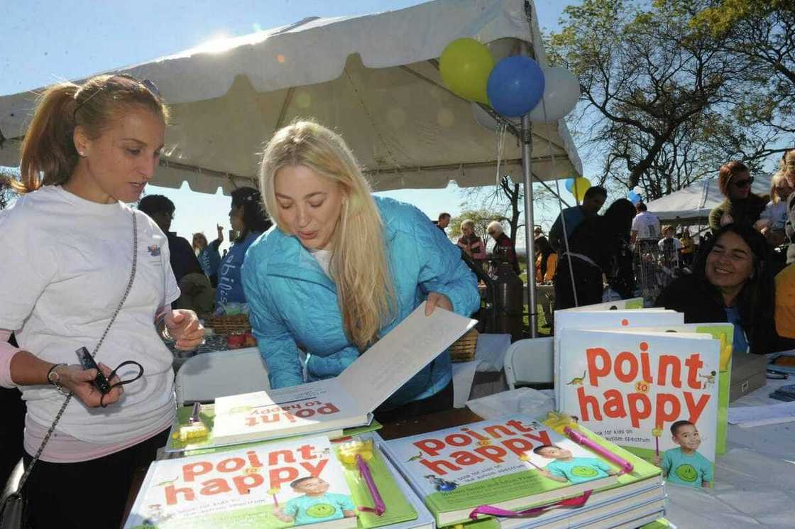 Afton Smith autographs book