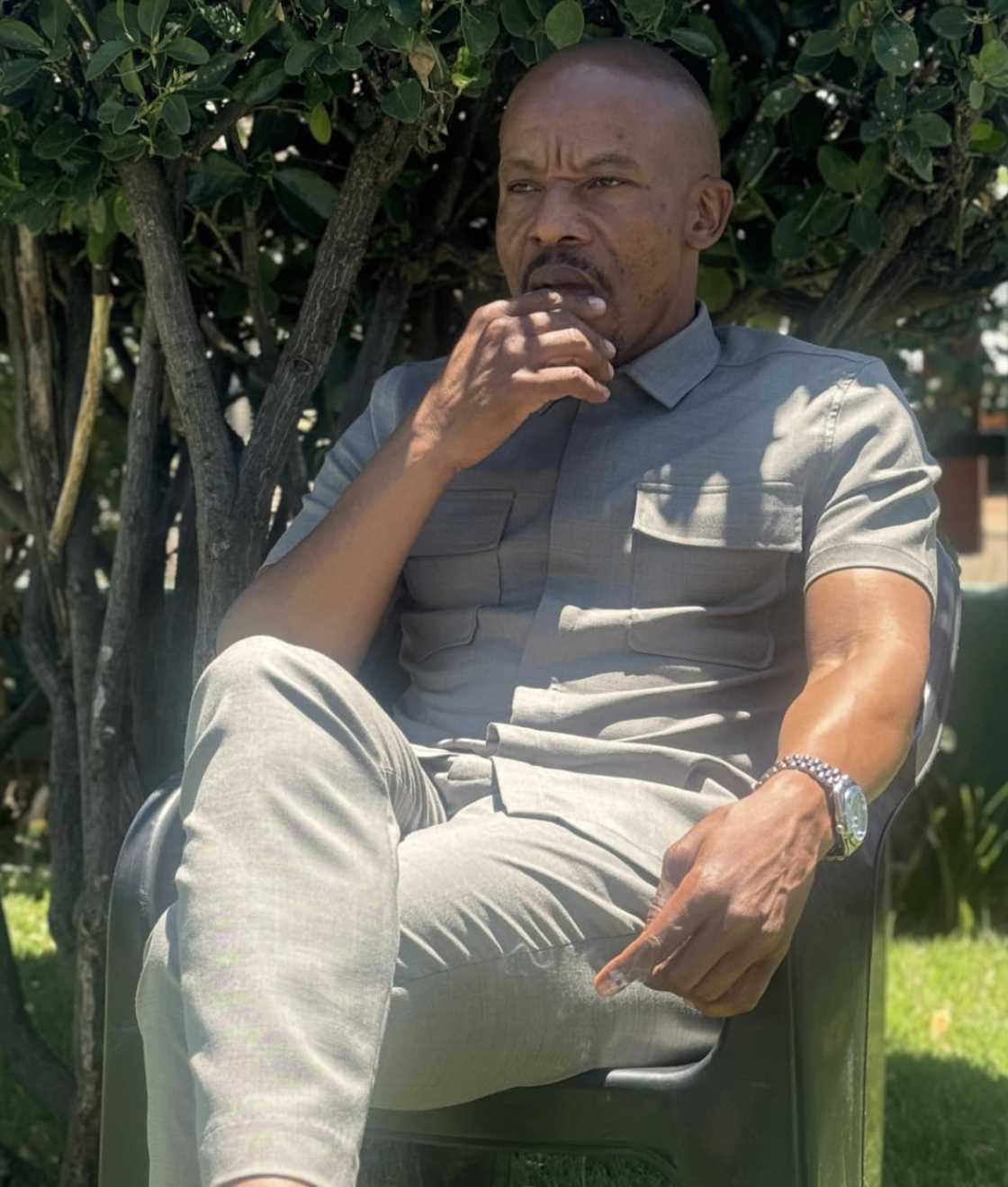 Ladies admired actor Mduduzi Mabaso's good looks Ladies admired actor Mduduzi Mabaso's good looks