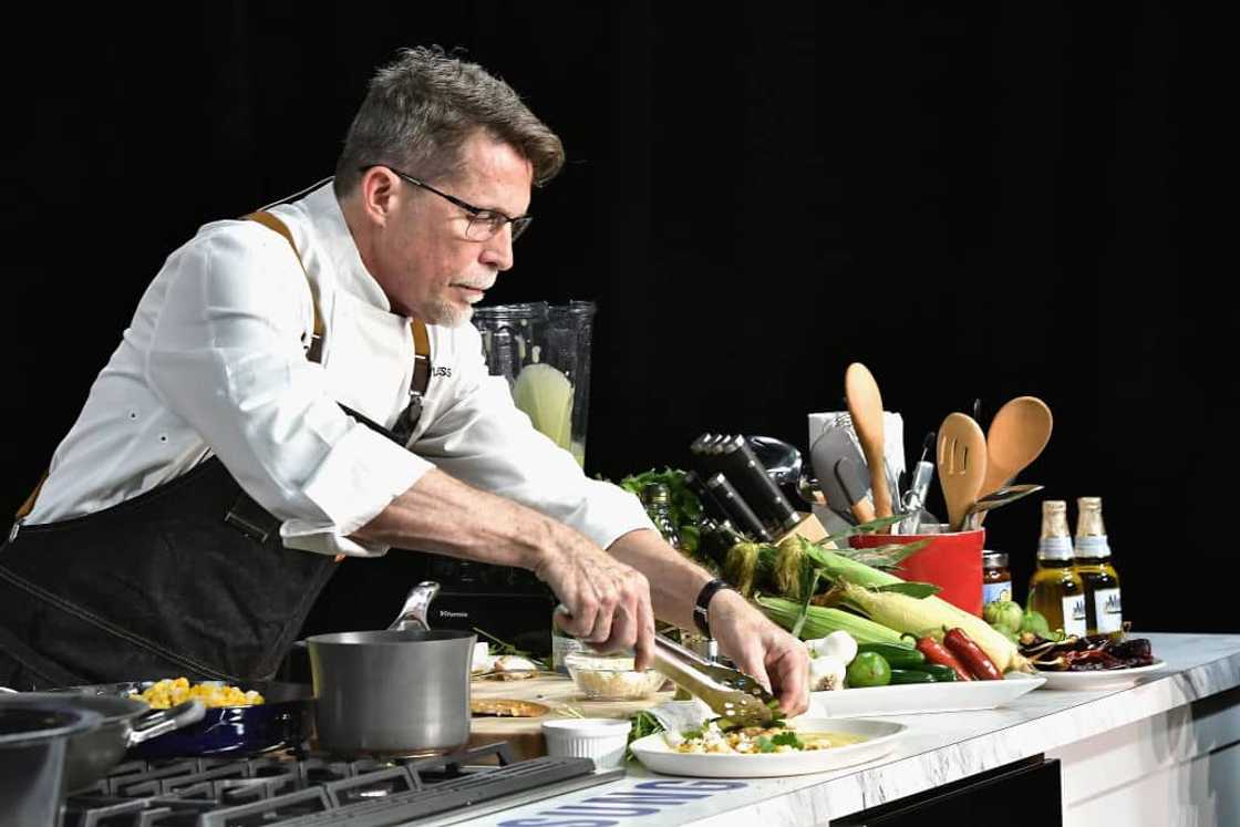 How expensive is ever restaurant in Chicago? How expensive is ever restaurant in Chicago?