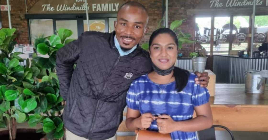 Samaritan, Durban, Woman, Bag, Restaurant, lost, found, hospitality, food, drink, return, cards Samaritan, Durban, Woman, Bag, Restaurant, lost, found, hospitality, food, drink, return, cards
