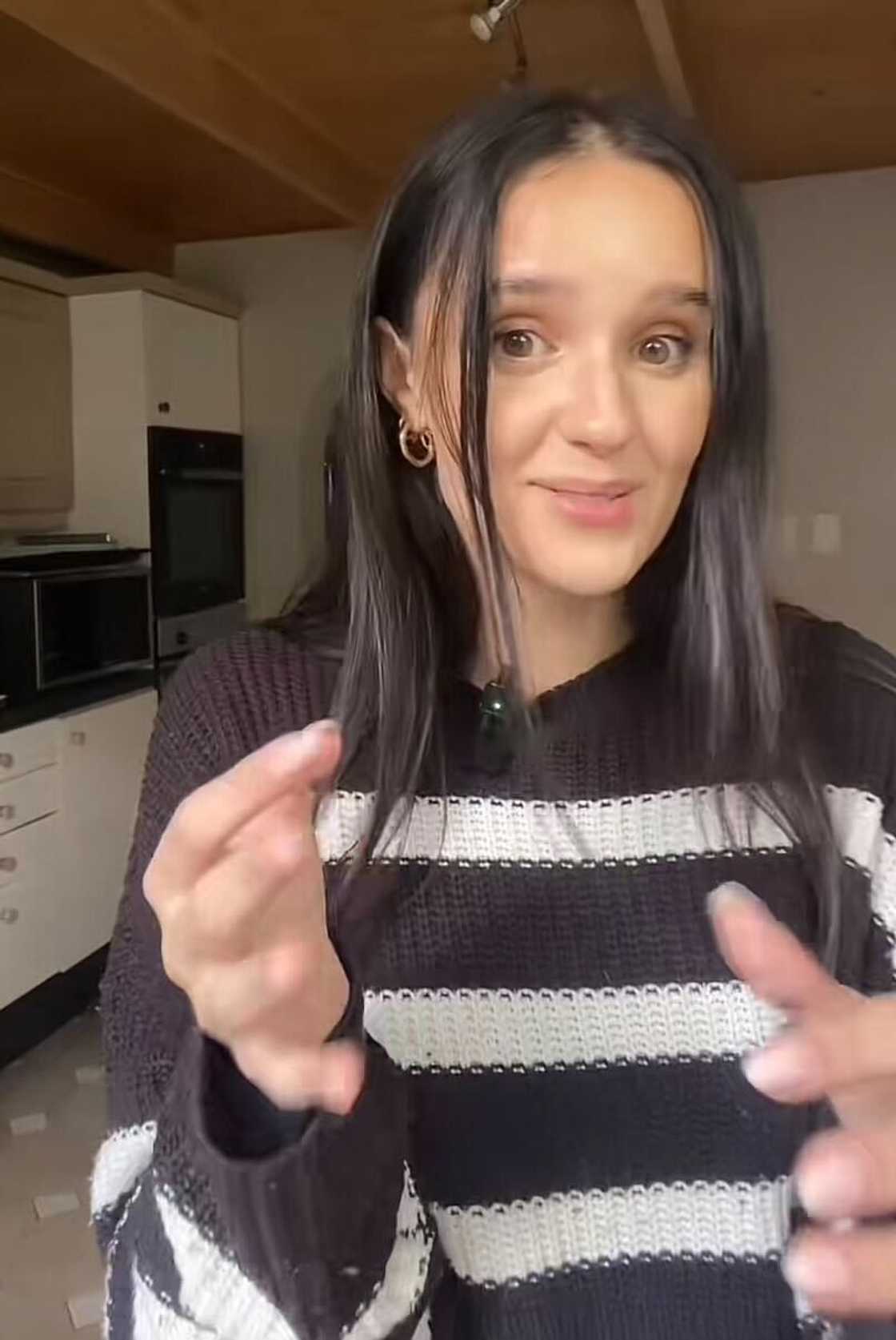 A woman criticised a ridiculously priced house selling for R800,000 in Cape Town. A woman criticised a ridiculously priced house selling for R800,000 in Cape Town.