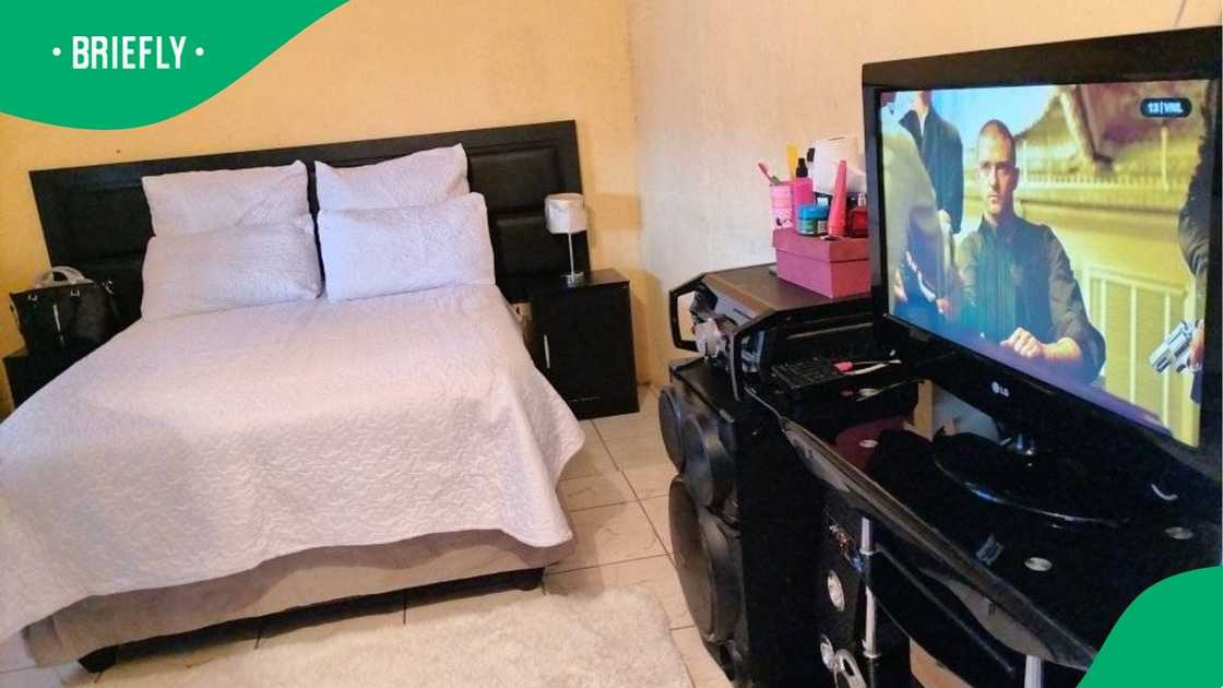 A woman showed app users her bedroom.