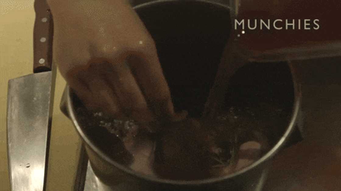 Simmering beef tongue Simmering beef tongue