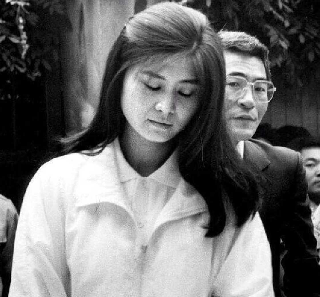 dangerous female assassin dangerous female assassin