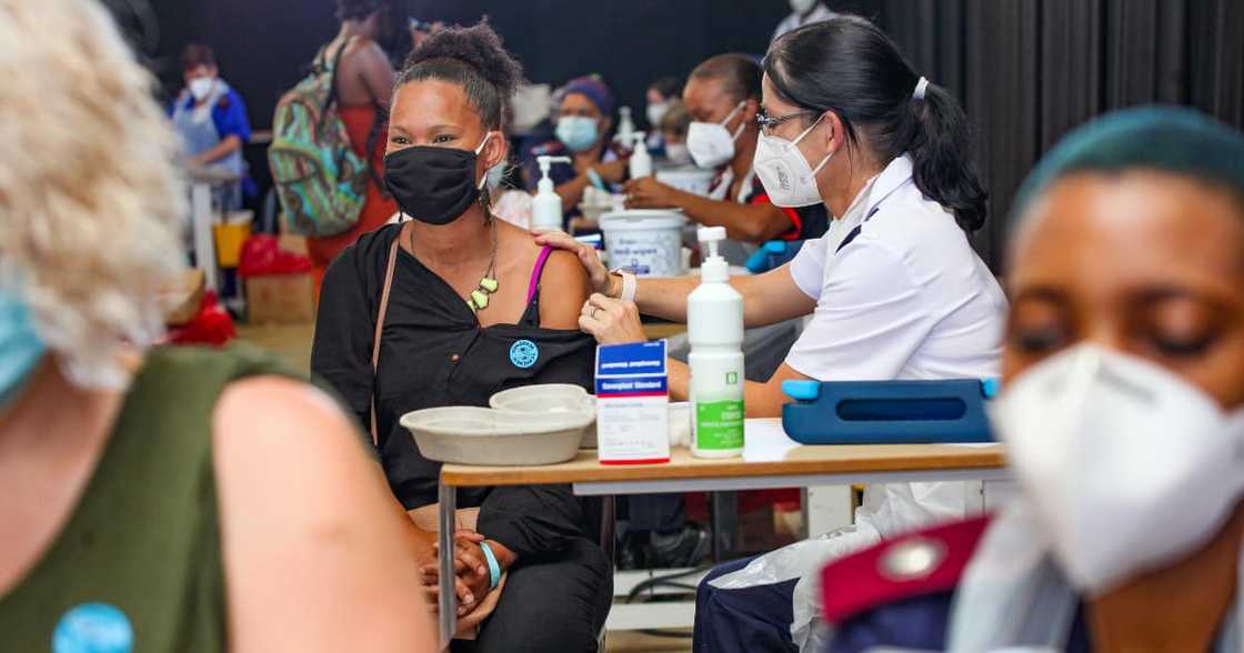 Woman dies waiting for covid vaccine in Kwazulu-natal, tongaat Woman dies waiting for covid vaccine in Kwazulu-natal, tongaat