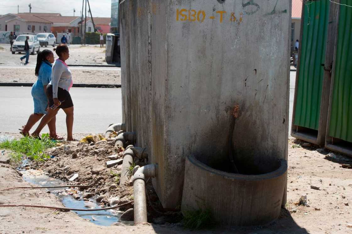 Communities in Cape Town struggle with service delivery as filth fills their streets