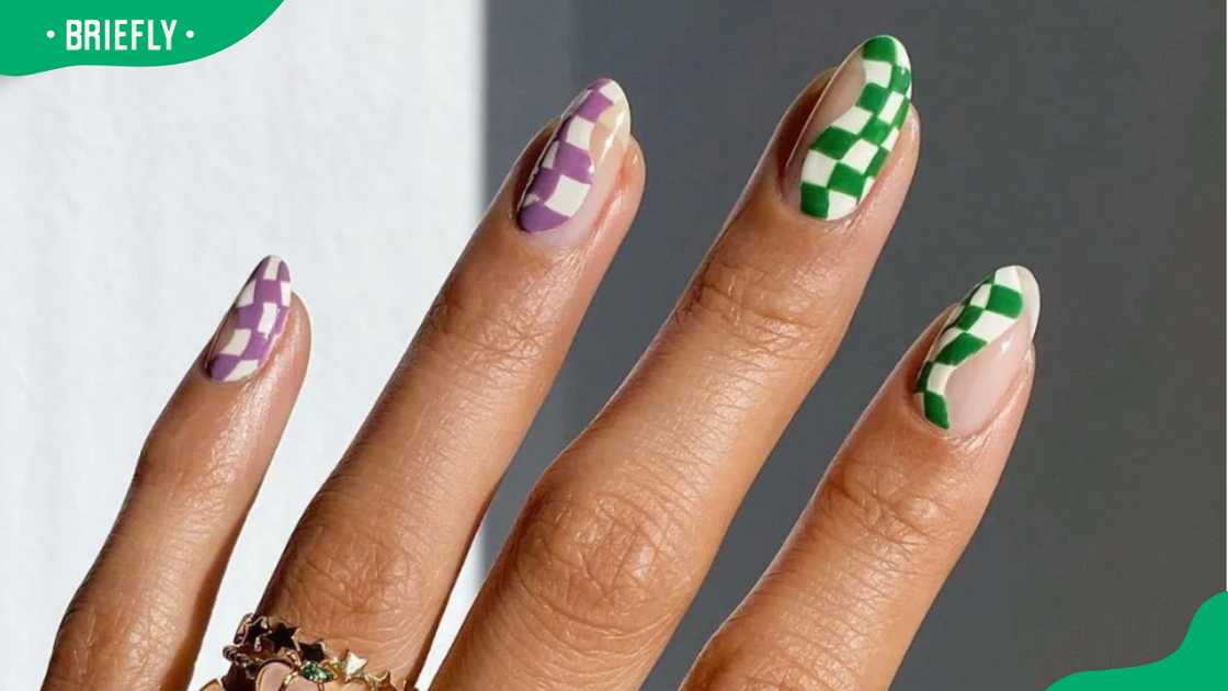 Graphic shapes nail design Graphic shapes nail design